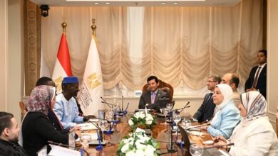 وزير الشباب والرياضة ومنظمة "الكنفجيس" يسلمان منحًا تمويلية للشباب أصحاب المشروعات الصغيرة