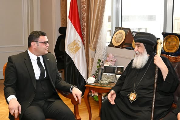 وزير الإسكان يستقبل ممثلي دير”الأنبا بولا” بالبحر الأحمر لمناقشة موقف أعمال المرافق بالدير