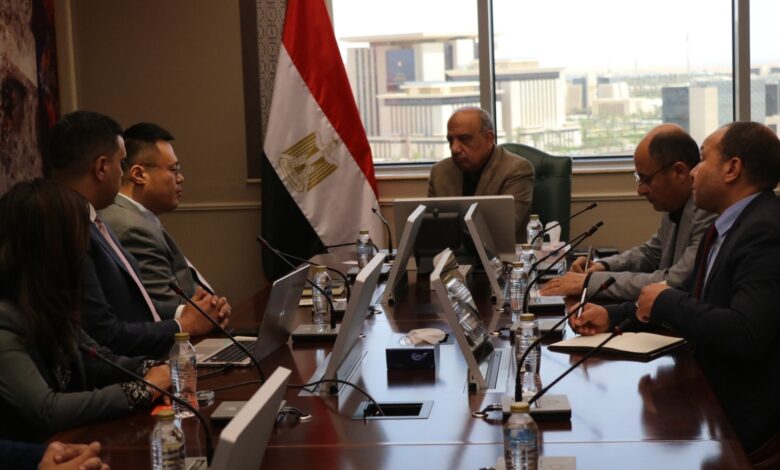 عصمت يبحث مع مجموعة سانجرو "SUNGROW" الصينية التعاون فى مجالات تصنيع مهمات الطاقة المتجددة وبطاريات التخزين وأنظمة الشواحن الكهربائية