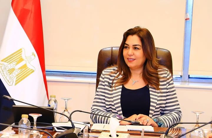 د. منال عوض تستعرض تقريرًا حول جهود الوزارة لتحقيق التنمية بشمال وجنوب سيناء خلال العام المالي الجاري