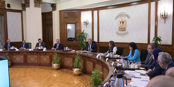 رئيس الوزراء يتابع إجراءات تيسير الحصول على التراخيص المختلفة