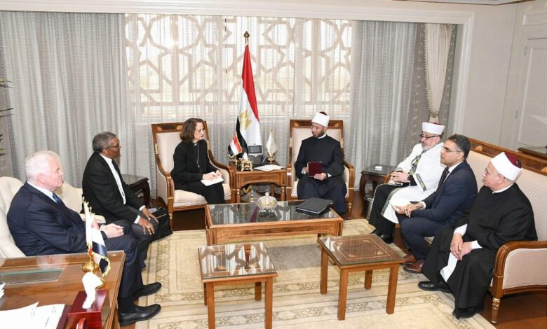 وزير الأوقاف يستقبل وفدًا رفيع المستوى من منظمة كنائس من أجل السلام في الشرق الأوسط