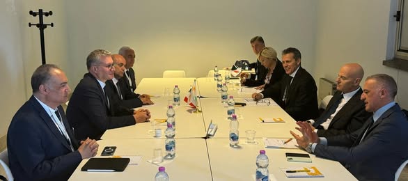 وزير البترول يعقد جلسة مباحثات مع الرئيس التنفيذي لشركة إيني الإيطالية