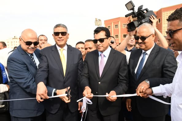 وزير الشباب والرياضة ومحافظ الجيزة يفتتحان منشآت رياضية جديدة بنادي حدائق الأهرام