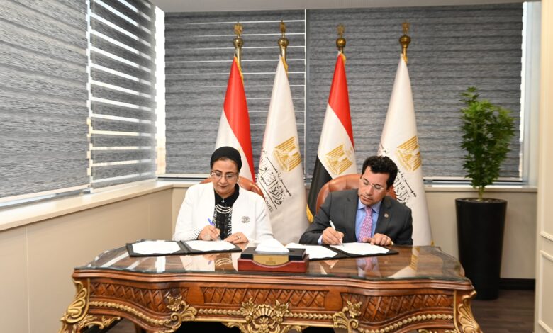 وزير الشباب والرياضة يوقع بروتوكول تعاون مع المجلس القومي للمرأة