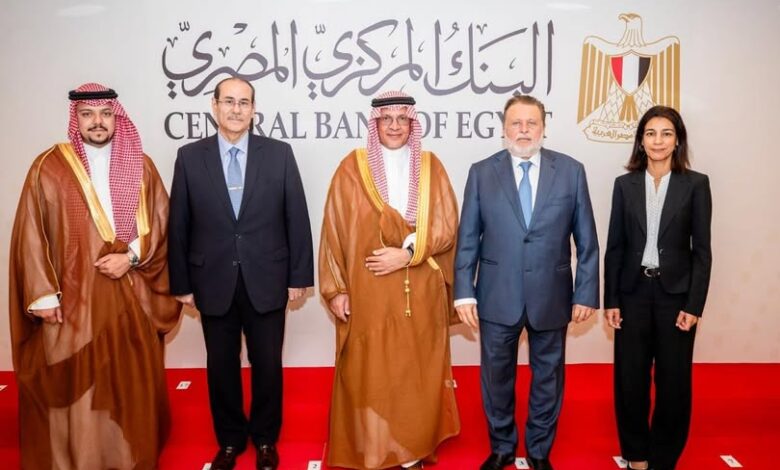 محافظ البنك المركزي المصري يلتقي الأمين العام للمجلس التنسيقي المصري السعودي لبحث أوجه التعاون المشترك