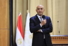 "عبد اللطيف" يعقد اجتماعًا مع مديرى ووكلاء المديريات ومديرى ووكلاء الإدارات التعليمية بمختلف المحافظات لمتابعة نتائج انضباط سير العملية التعليمية واستعراض الاستعدادات النهائية للامتحانات