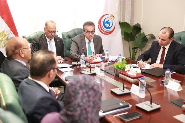 "عبد الغفار" يستقبل وزير العمل لبحث آليات تنظيم مهنة "مساعد الخدمات الصحية" ووضع برامج تأهيل معتمدة للتدريب والتراخيص