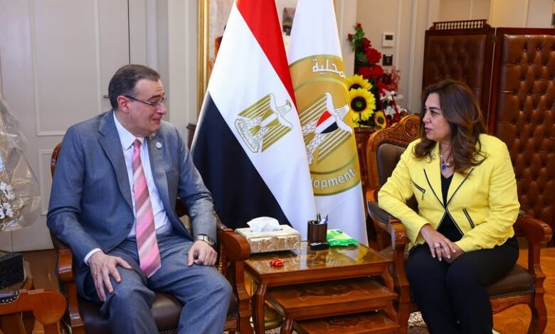 د. منال عوض تبحث مع رئيس الجهاز المركزي للتنظيم والإدارة مجالات التعاون بين الجانبين