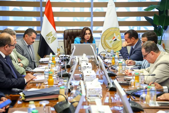 د. منال عوض تتابع مع قيادات الوزارة سير العمل في 16 مركز تكنولوجي بـ9 محافظات على مستوي الجمهورية