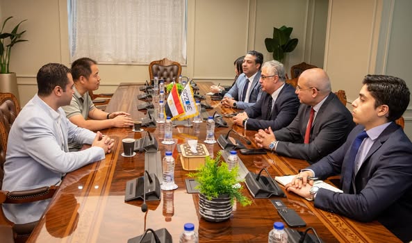 رئيس اقتصادية قناة السويس يوقع عقد مشروع شركة كينليد الصينية لإنتاج مواد التغليف بمنطقة القنطرة غرب الصناعية