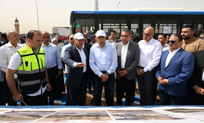 مدبولي يتفقد المرحلة الأولى من التشغيل التجريبى لمشروع الأتوبيس الترددي