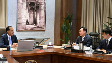 رئيس الوزراء يستقبل وفدًا من شركة "سامسونج إلكترونيكس"