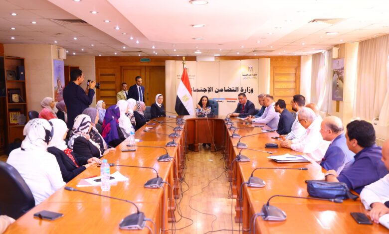 وزيرة التضامن الاجتماعي تلتقي أعضاء البعثة الإشرافية لحج الجمعيات الأهلية بالوزارة