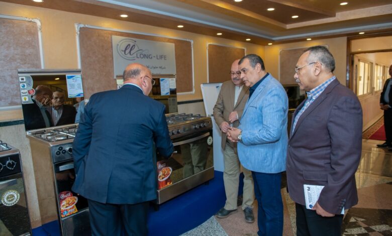 وزير الإنتاج الحربي يتابع سير العملية الإنتاجية بشركة حلوان للأجهزة المعدنية (مصنع 360 الحربي)