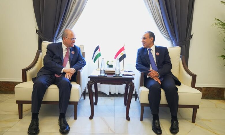 وزير الخارجية والهجرة يلتقي رئيس الوزراء وزير خارجية فلسطين