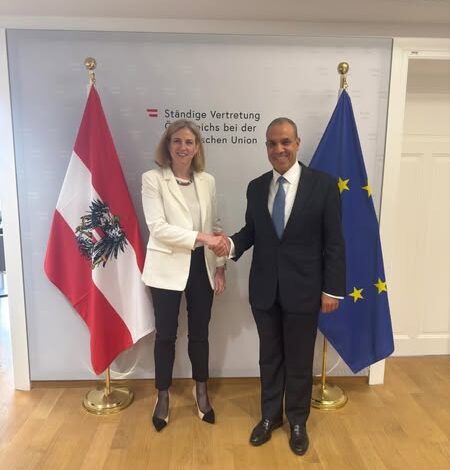 وزير الخارجية والهجرة يلتقي مع وزيرة خارجية النمسا