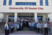 بالصور.. أسرة جامعة مدينة السادات تستقبل رئيس الجامعة في ممر شرفي تقديراً لجهودها وعطائها