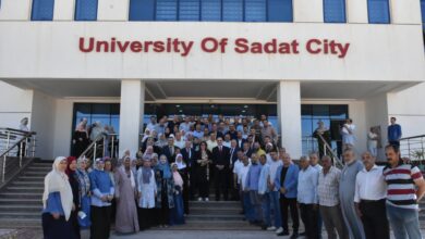 بالصور.. أسرة جامعة مدينة السادات تستقبل رئيس الجامعة في ممر شرفي تقديراً لجهودها وعطائها