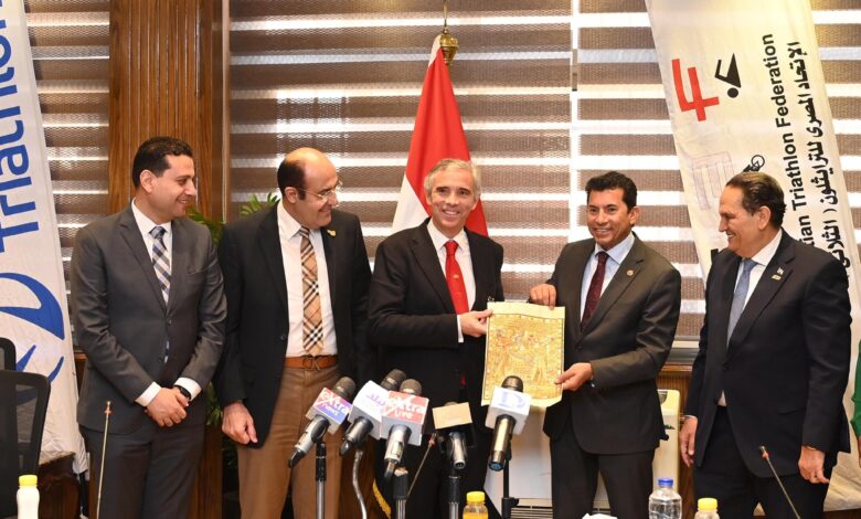 وزير الرياضة يشهد المؤتمر الصحفي للإعلان عن البطولات العربية والإفريقية للترايثلون بالجلالة