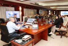 رئيس هيئة قناة السويس يلتقي وفد مجموعة ميرسك العالمية لبحث سبل التعاون المشترك في ضوء التطورات الإيجابية بالبحر الأحمر