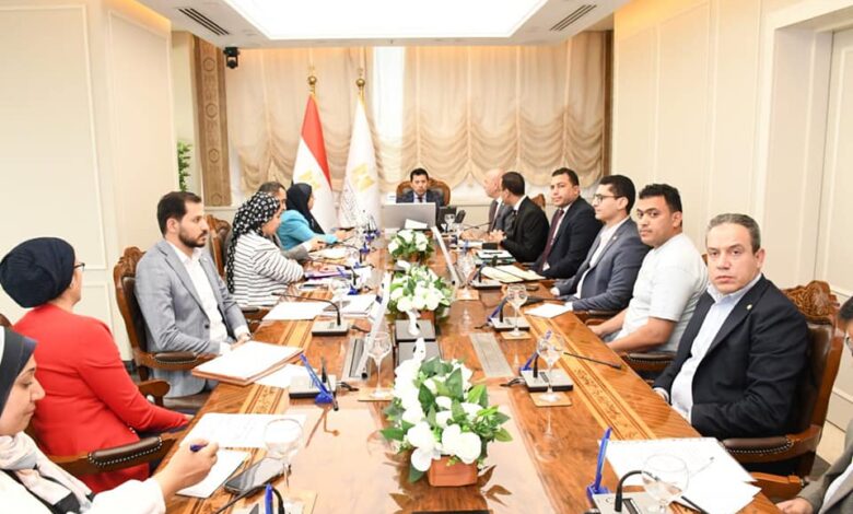 وزير الشباب والرياضة يبحث إطلاق حزمة برامج وأنشطة لتنمية النشء والتنمية المتكاملة