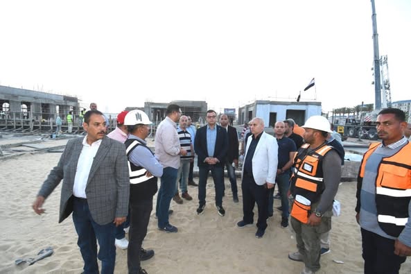 وزير الإسكان يتفقد سير العمل بمشروعات التطوير بمارينا وكومبوند مزارين والمدينة التراثية بالعلمين الجديدة