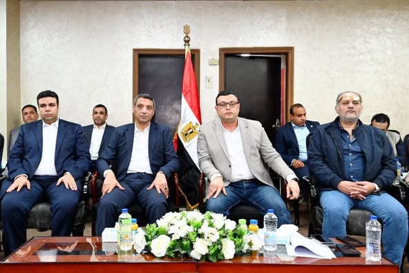 الشربيني يعقد اجتماعاً بمقر جهاز مدينة السويس الجديدة لمتابعة المشروعات التنموية بالمدينة
