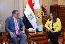 د. منال عوض تبحث مع رئيس الجهاز المركزي للتنظيم والإدارة مجالات التعاون بين الجانبين