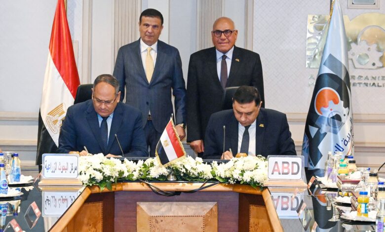 رئيس الهيئة العربية للتصنيع ووزير الزراعة يشهدان توقيع عقد اتفاق في مجال مشروعات التصنيع الزراعي وحماية البيئة