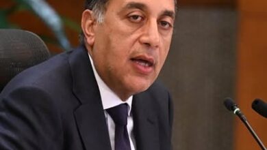 رئيس الوزراء يجيب عن أسئلة الصحفيين خلال المؤتمر الصحفي الأسبوعي