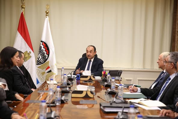 "شيمي" يلتقي وفداً من "بريتش بتروليوم" لمتابعة خطوات إعادة تشغيل مصنع الأنود بالعين السخنة