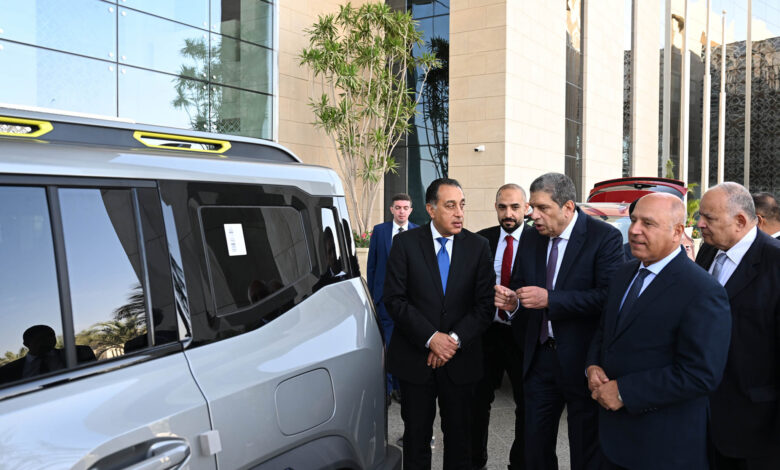 رئيس الوزراء يجتمع مع رئيس شركة "جيتور" العالمية لاستعراض خطة الشركة لتوطين عدد من طرازات السيارات في السوق المحلية