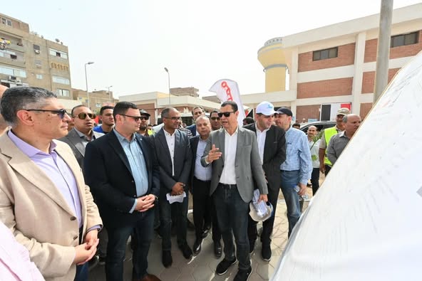 وزير الإسكان ومحافظ الجيزة يتفقدان محطة مياه منشأة القناطر المُرشحة