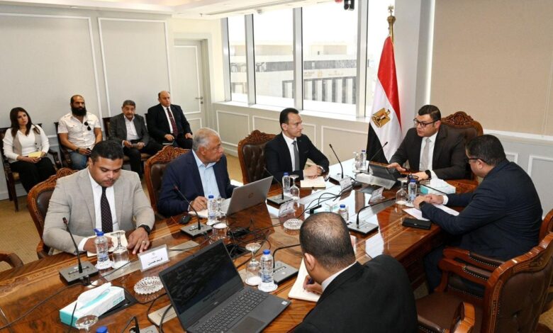 وزير الإسكان يعقد اجتماعًا لمتابعة الموقف التنفيذي لـ"حدائق تلال الفسطاط"