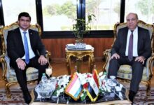 وزير الطيران المدني يبحث مع سفير طاجيكستان فرص التوسع في الربط الجوي بين البلدين