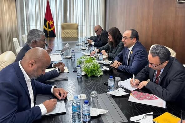 شيمي يلتقي بوزيري النقل والبترول الأنجوليين على هامش قمة لواندا