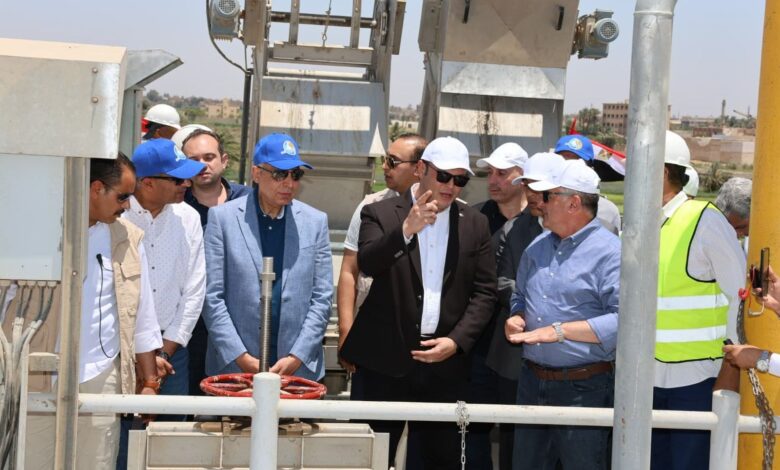 وزير الإسكان ومحافظ المنيا يتفقدان محطتي مياه شرب العدوة الجديدة والعدوة 1 و2 بالمحافظة