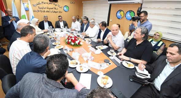 وزير الإسكان ومحافظ الإسكندرية يتابعان سير العمل بمنظومتي مياه الشرب والصرف الصحي