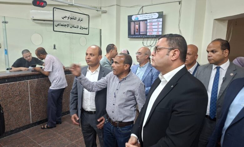 الشربيني يتفقد المركز التكنولوجي لخدمة المواطنين بجهاز مدينة بدر ويتابع موقف المشروعات بالمدينة