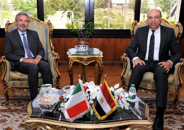 "وزير الطيران المدني" و"السفير الإيطالي" يشهدان توقيع بروتوكول تعاون استراتيجي بين "شركة SAVIS المصرية لخدمات الطيران" و"أكاديمية FLYON Aero الإيطالية"