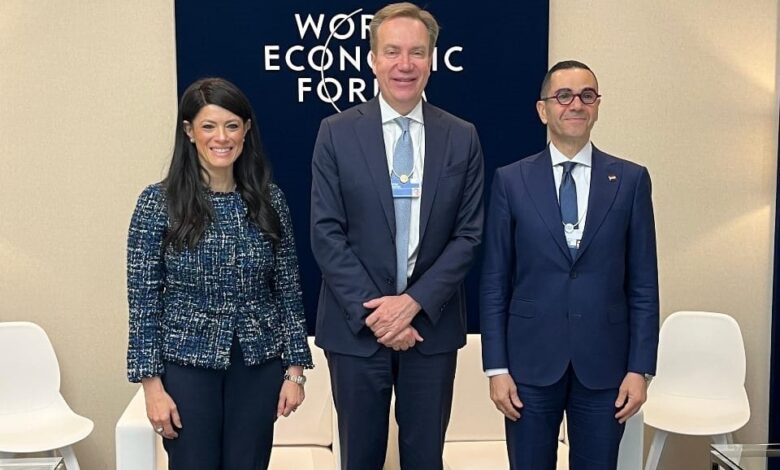 المشاط تبحث مع رئيس المنتدى الاقتصادي العالمي WEF تأثير التطورات العالمية والإقليمية على الوضع الاقتصادي