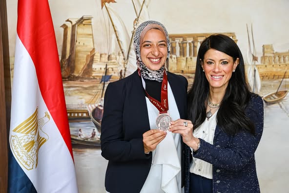 المشاط تُشارك في الاحتفال بـ «اليوم الأولمبي» وتُكرم لاعبة مصر