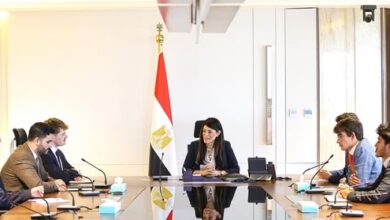 المشاط تلتقي بمجموعة من طلاب كبرى الجامعات بالمملكة المتحدة