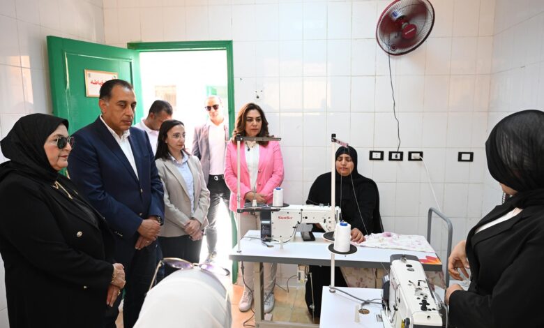 رئيس الوزراء يتفقد "مشغل البحراوية" بقرية زاوية صقر