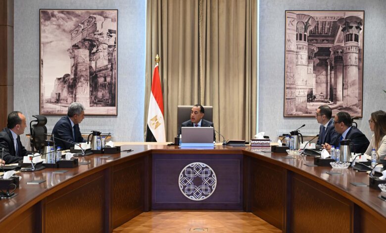 رئيس الوزراء يستعرض الفرص الاستثمارية بقطاعي السياحة والآثار