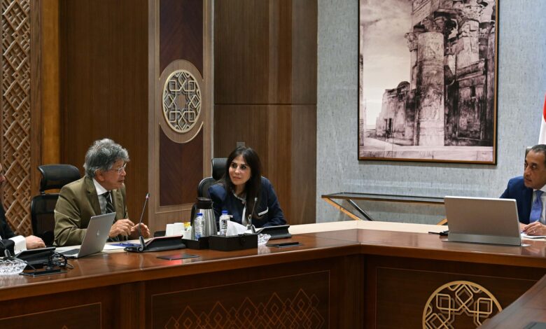 مدبولي يستعرض التوصيات والمقترحات المطروحة خلال البرنامج التليفزيوني المواجهة