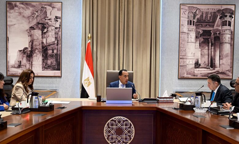 مدبولي يُتابع الموقف التنفيذي لعددٍ من المشروعات بمحافظة البحر الأحمر