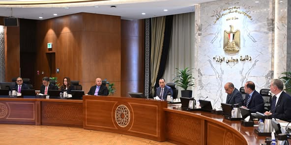 رئيس الوزراء يترأس اجتماع "لجنة الأزمات" لمتابعة تداعيات العمليات العسكرية الإيرانية ـ الإسرائيلية