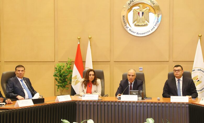 وزراء الرى والتنمية والإسكان والزراعة ورئيس هيئة قناة السويس ومحافظ السويس يبحثون حالة المنظومة المائية
